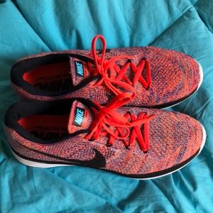 Men’s Nike tennis shoes